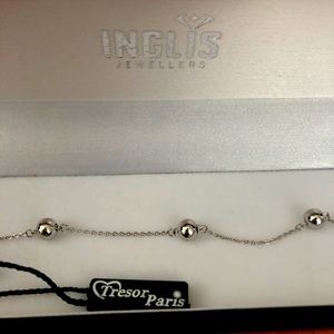 White gold plated, silver necklace set.